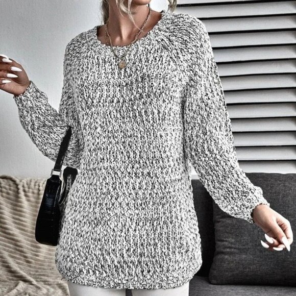 Black and White Bow Back Pullover Longline Sweater - Picture 4 of 4